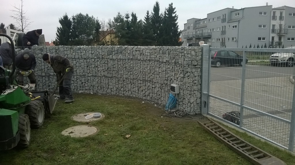 Oplocení objektu historických vozidel v Praze